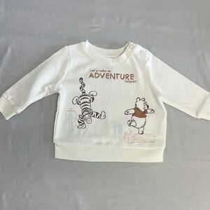 Disney - NWOT - Winnie the Pooh - Long sleeve sweatshirt